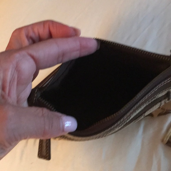 Classic Authentic Coach wristlet - Picture 3 of 4